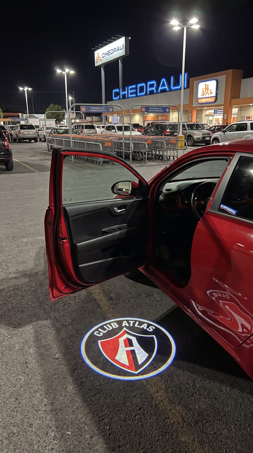 Customer photo review of Proyector para carro de equipo de futbol