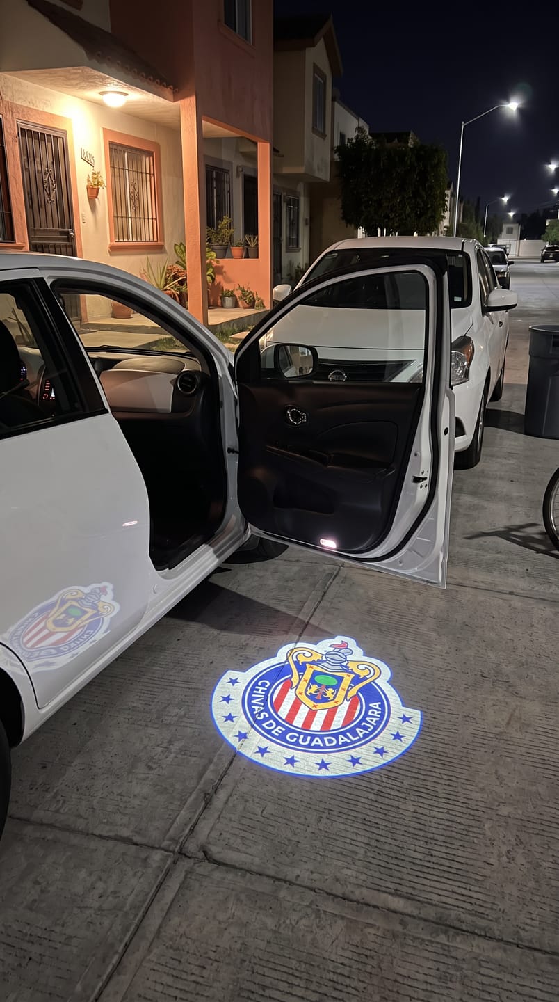 Customer photo review of Proyector para carro de equipo de futbol