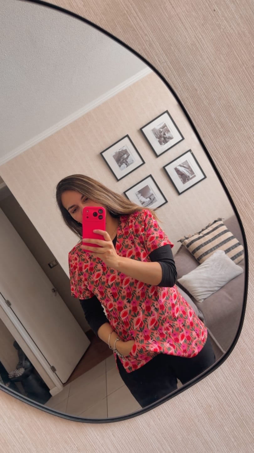Customer photo review of Koi 1122PRA Top Clínico Mujer Estampado Coral FGF