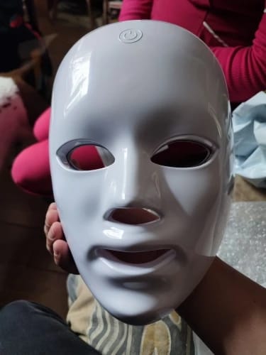 Customer photo review of Lifting facial beauty-Maschera Facciale e per il Collo con LED a 7 Colori Senza Fili, Dispositivo di Bellezza per Ringiovanimento e Rassodamento della Pelle