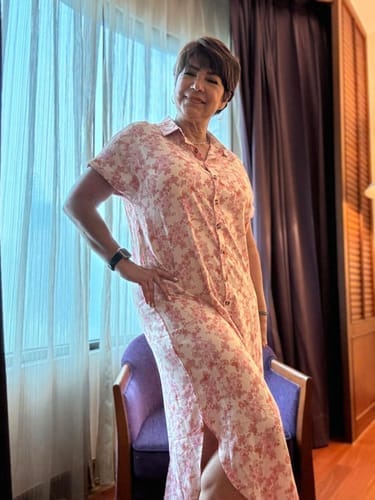 Customer photo review of Emoswim - Weißer einfarbiger langer Sonnenschutz-Cardigan Cover-Up