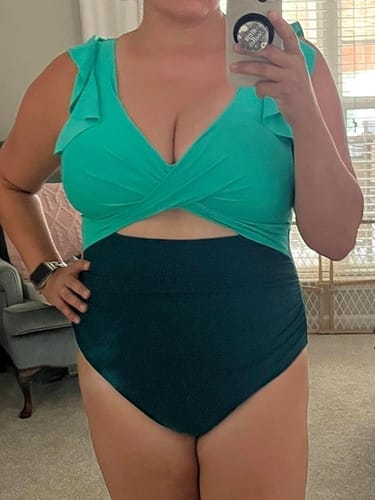 Customer photo review of Emoswim - Badeanzug mit Rüschenärmeln Cut-Out Gerafft