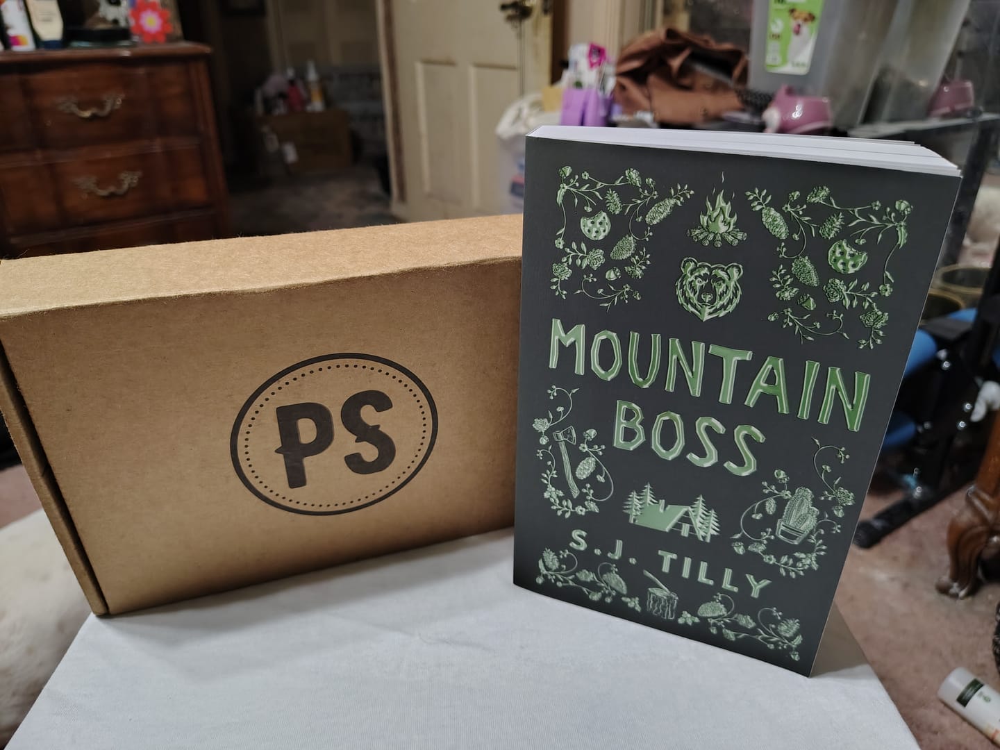 Customer photo review of [IMPERFECT] Mountain Boss by S.J. Tilly - SE paperback