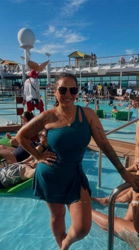 Customer photo review of Emoswim - One-Shoulder Badekleid für Damen Bauchweg Badeanzug mit Rock
