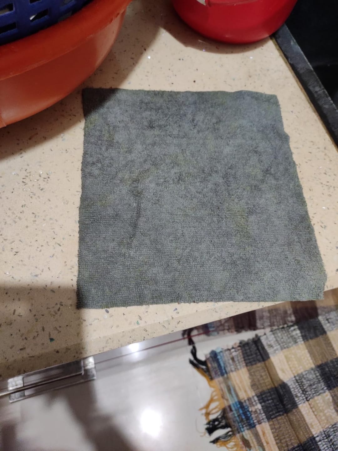Customer photo review of Microfiber Cleaning Roll- 50 Pcs- 25x25 CM- 1000 Times Washable