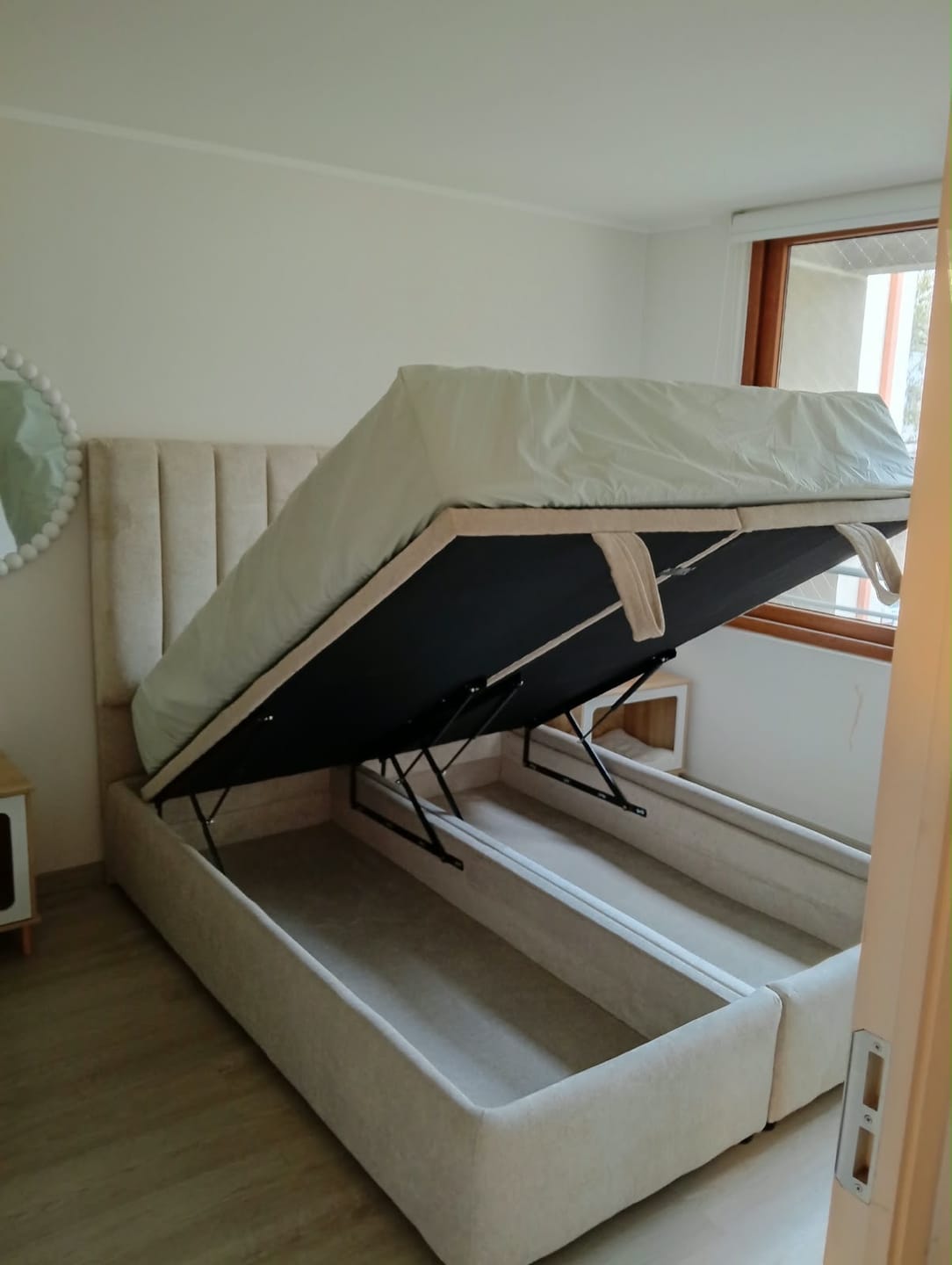 Customer photo review of Base de cama baúl con Respaldo tubular Premium