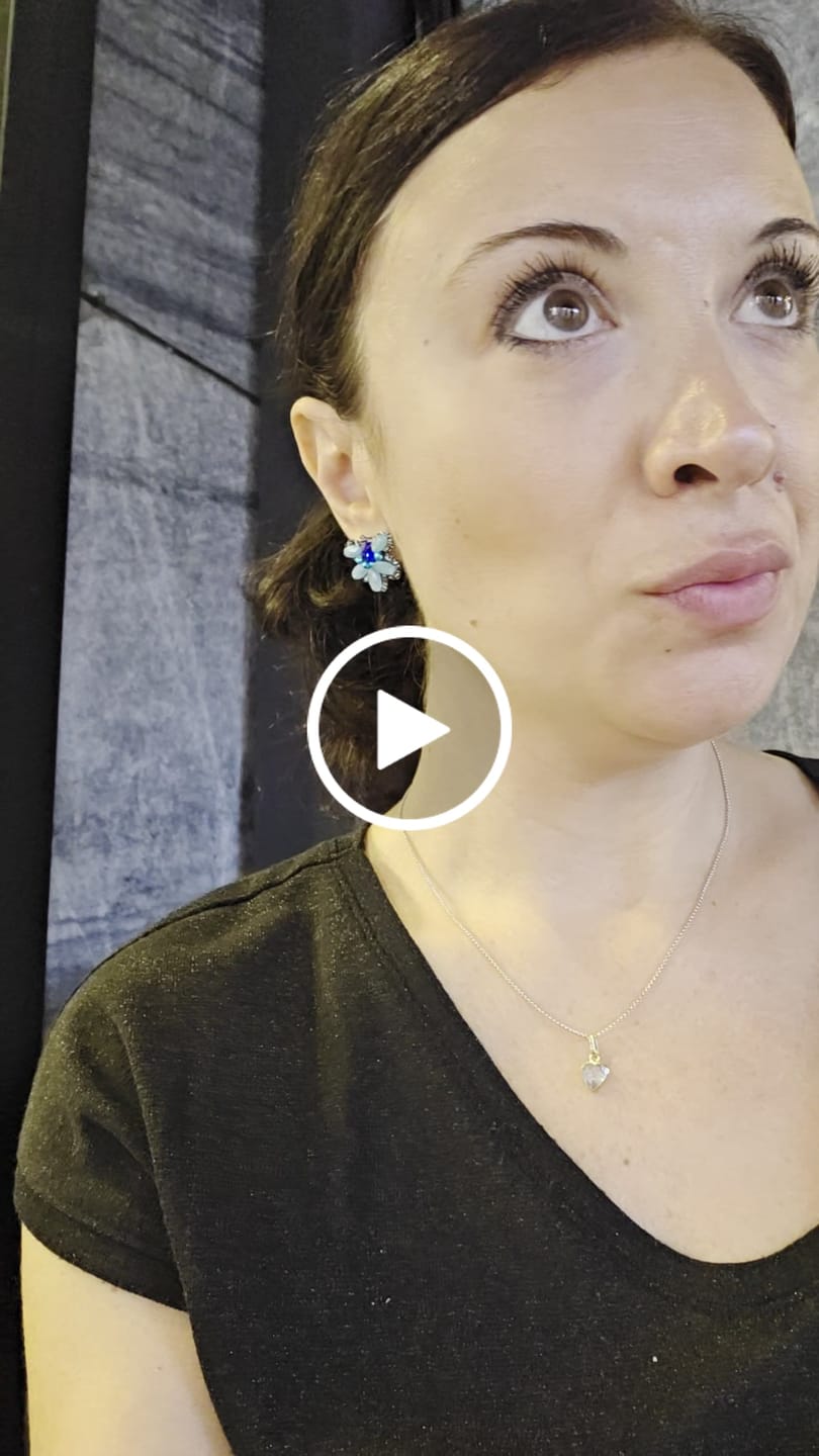 Customer video review of Orecchini Lucidda celeste