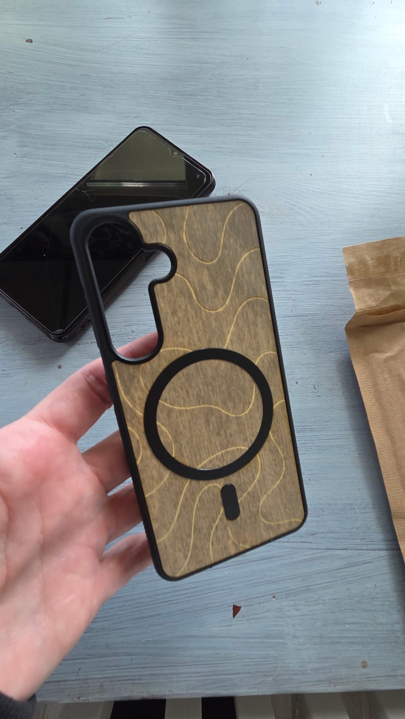 Customer photo review of KELO – Puhelimen kuoret tervatusta koivusta