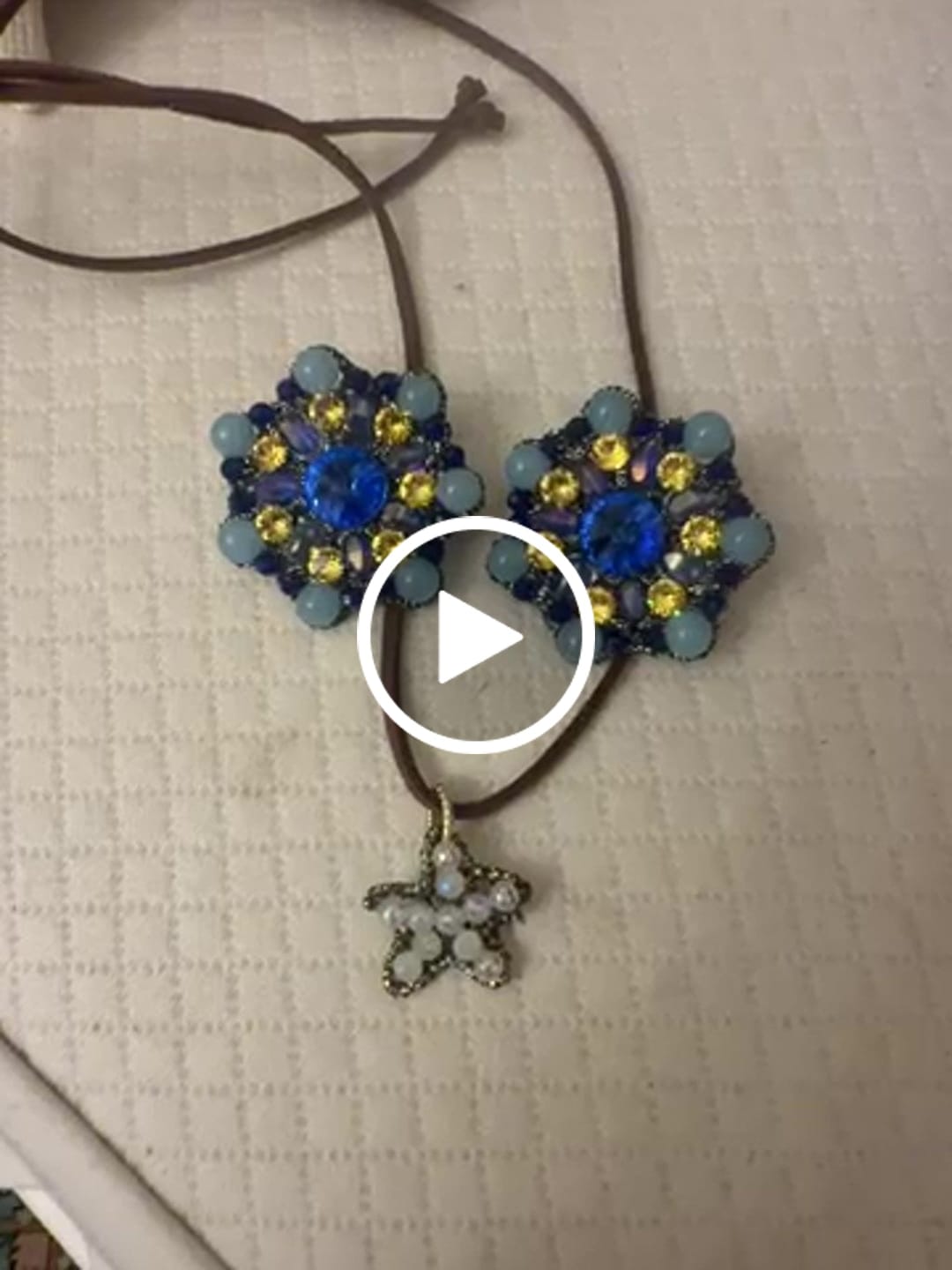 Customer video review of Ciondolo stellina bianca