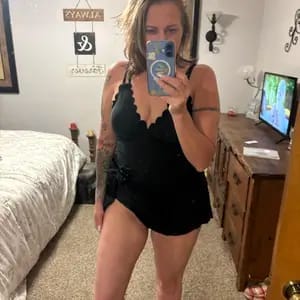 Customer photo review of Emoswim - Damen Badeanzug Bauchweg Bademode Bogenkante Bedeckendes Knoten-Badekleid