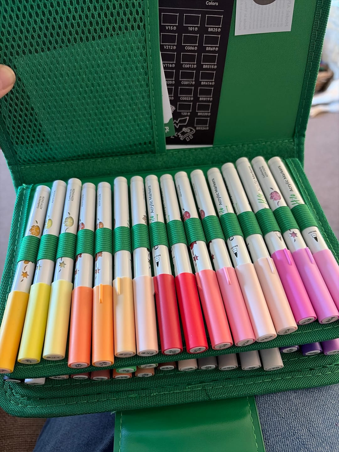 Customer photo review of Ohuhu Hilo Series Direct-ink Acrylic Paint Markers
