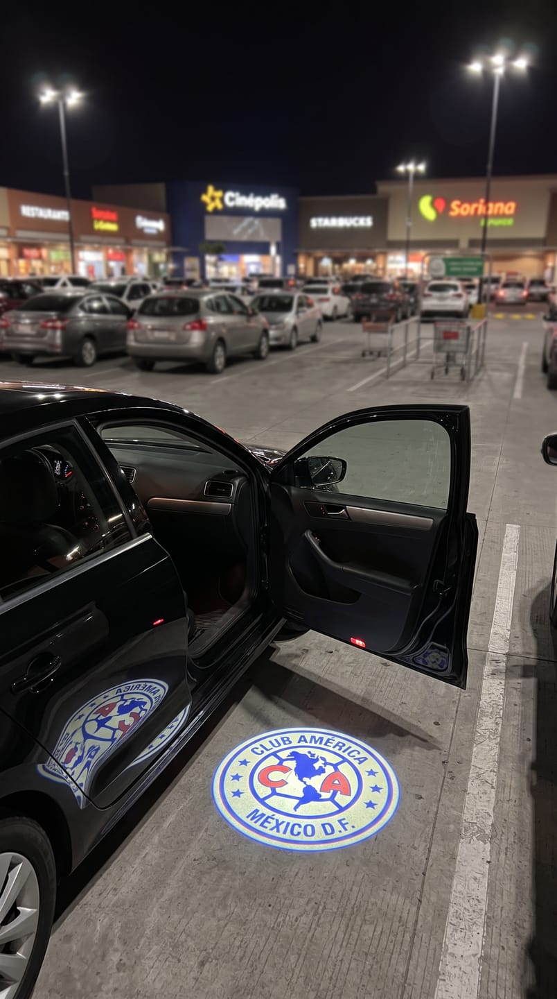 Customer photo review of Proyector para carro de equipo de futbol