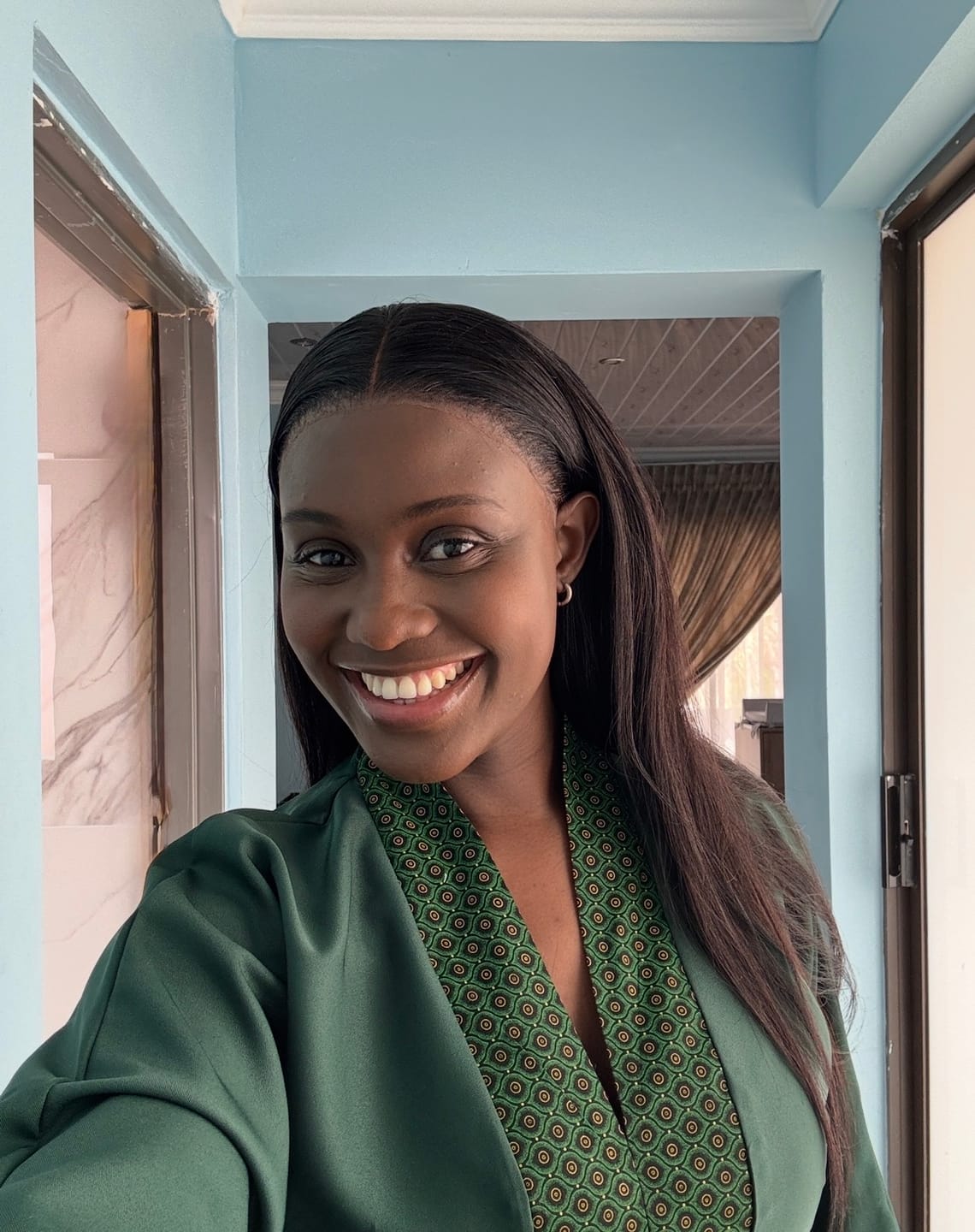 Customer photo review of Brazilian 13x4 Lace Frontal Wig Straight