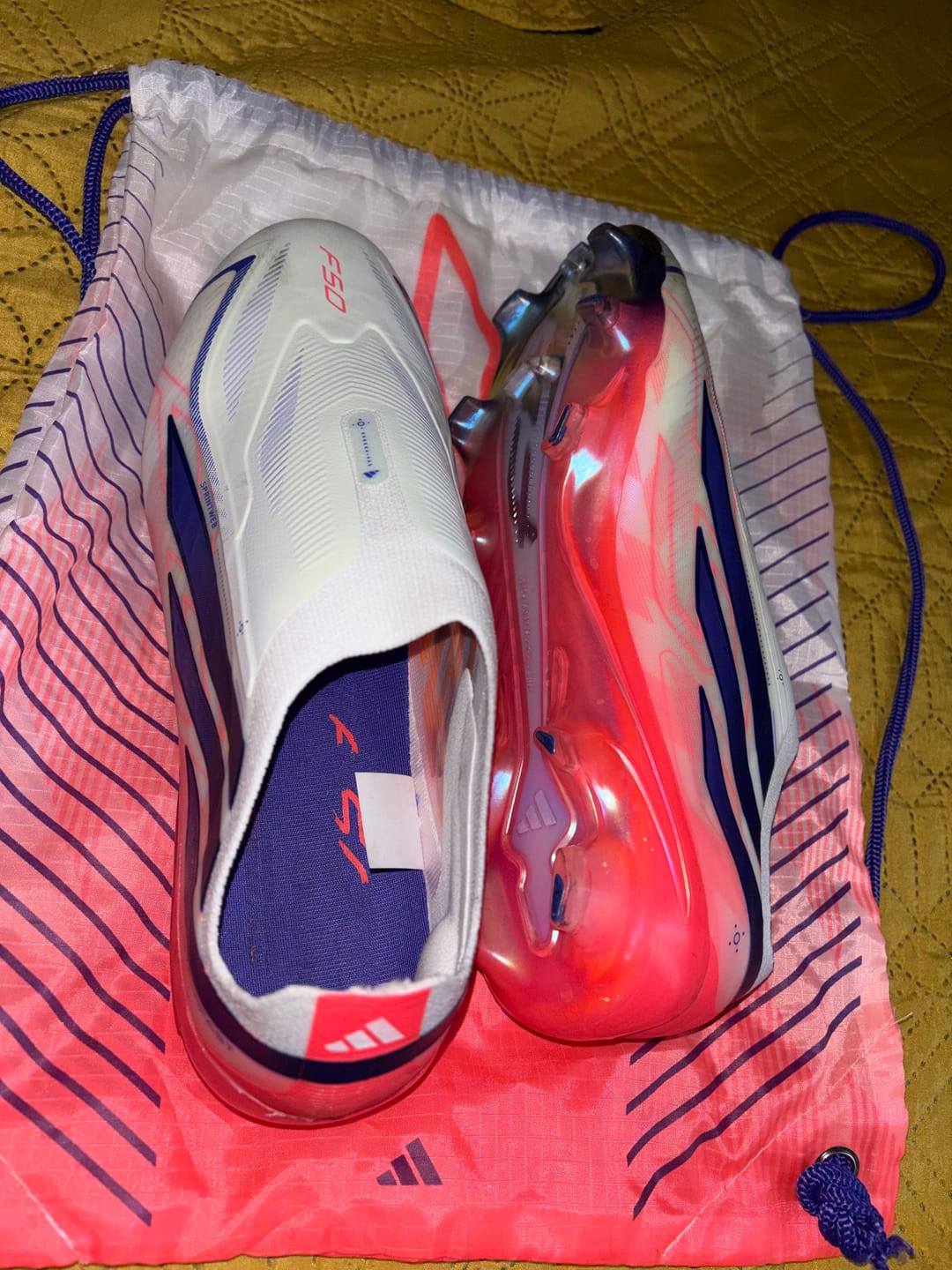 Customer photo review of F50 Hyperfast Elite Laceless FG Control or Chaos - Blanc/Violet/Solar Turbo