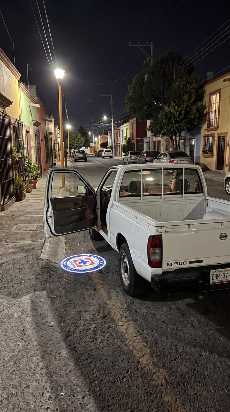 Customer photo review of Proyector para carro de equipo de futbol