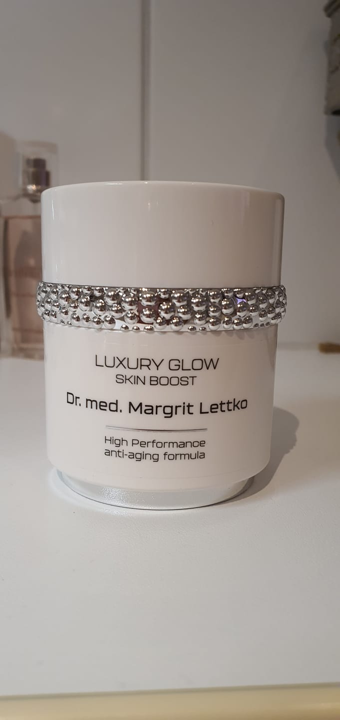 Customer photo review of Luxury Glow AntiAging-Creme