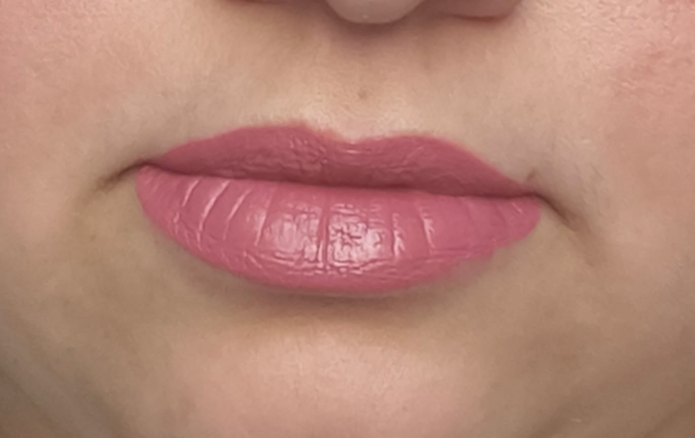 Customer photo review of Flüssiger Lippenstift Matt Longstay GR