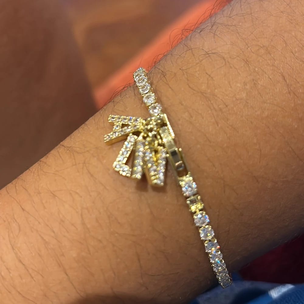 Customer photo review of Pulsera Tennis de Inicial Personalizada