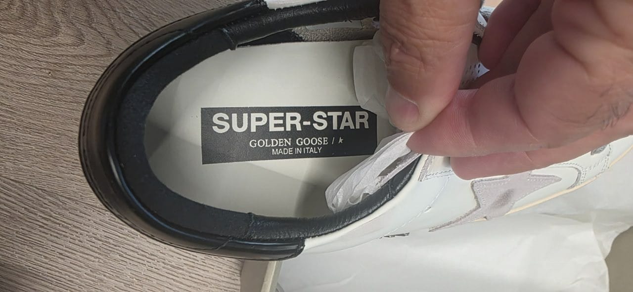 Customer photo review of Golden Goose Super-Star con talloncino nero e metal studs lettering