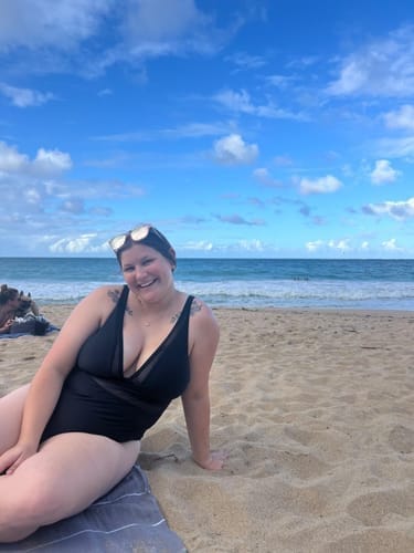 Customer photo review of Emoswim - Damen Große Größen Badeanzug V-Ausschnitt Transparentes Mesh Bauchweg Bademode