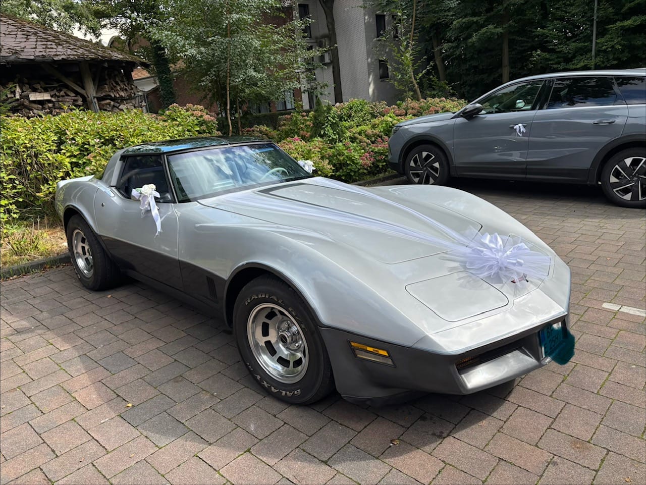 Customer photo review of Autoschmuck Hochzeit Blumendeko Motorhaube - SOLENA