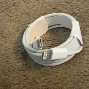 Customer photo review of Ricarica Veloce Kit Caricabatterie USB-C con Cavi Lightning