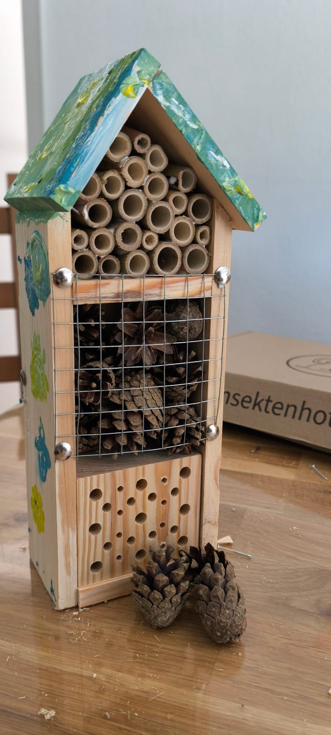 Customer photo review of Insektenhotel-Bausatz: bauen, bemalen & Insekten beobachten