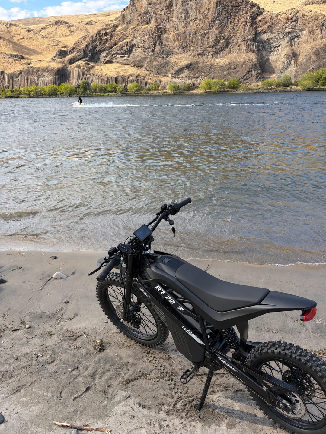 Customer photo review of Eskute® RT 72 19"17" 6500W Electric Dirt Bike for Adults