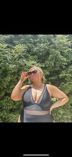 Customer photo review of Emoswim - Damen Große Größen Badeanzug V-Ausschnitt Transparentes Mesh Bauchweg Bademode
