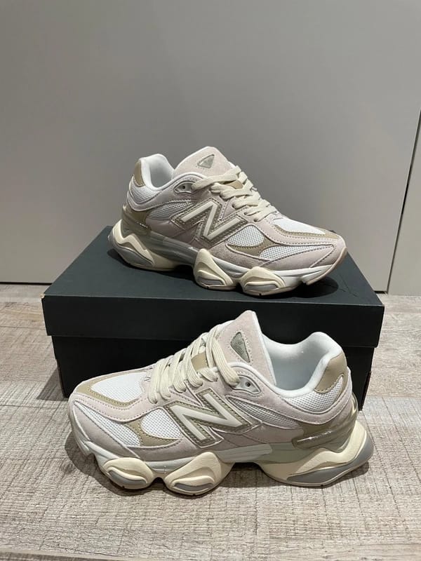 Customer photo review of New Balance 9060