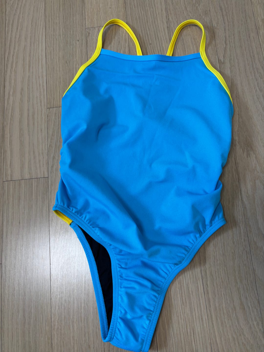 Customer photo review of LENNOX ONE PIECE - Waikiki|Daffodil