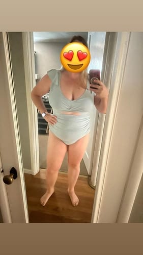 Customer photo review of Emoswim - Badeanzug mit Rüschenärmeln Cut-Out Gerafft
