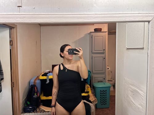 Customer photo review of Emoswim - One-Shoulder Badeanzug für Damen Bauchweg Bademode