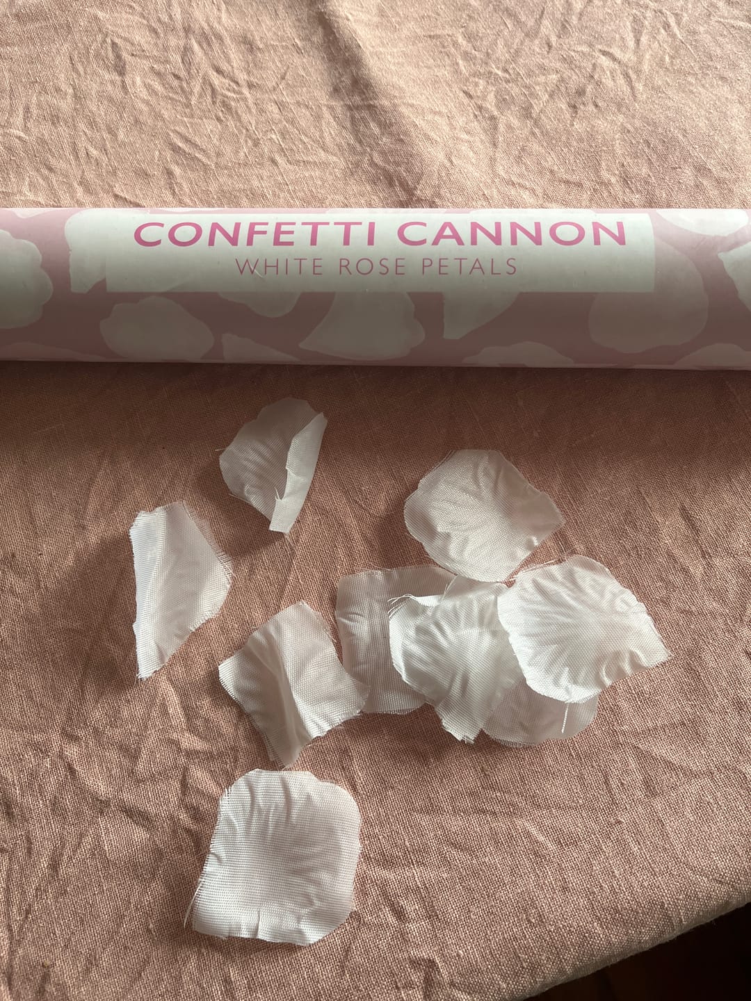 Customer photo review of Konfettikanone XL - 60cm - Papier - Herzen - Weiß