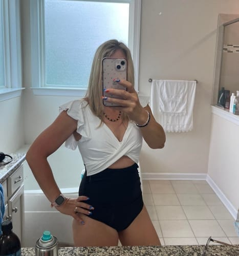 Customer photo review of Emoswim - Damen Badeanzug Rüschen Cut-Out Bademode Schlankmachend Bauchweg V-Ausschnitt Wickel-Bademode