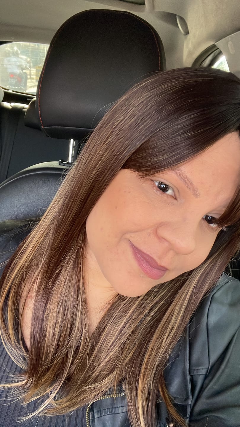 Customer photo review of Peruca Isa Castanho Luzes 3322 com Franja (Premium)