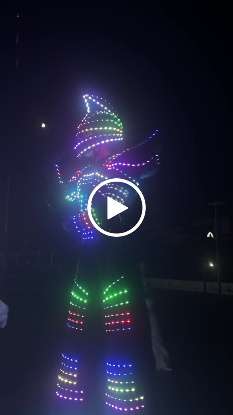Customer video review of Pixel LED Robot Suit Light-Up Stilts Walker Costume David Guetta Dance Color Luminous Clothing Laser Gloves CO2 Gun Jet Machine