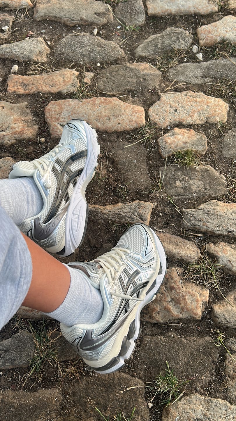 Customer photo review of ASICS baskets Gel Kayano 14 Cream Black metallic Plum