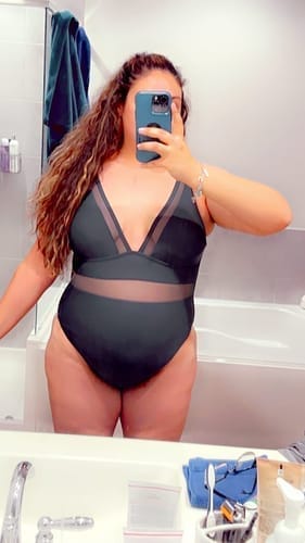 Customer photo review of Emoswim - Damen Große Größen Badeanzug V-Ausschnitt Transparentes Mesh Bauchweg Bademode