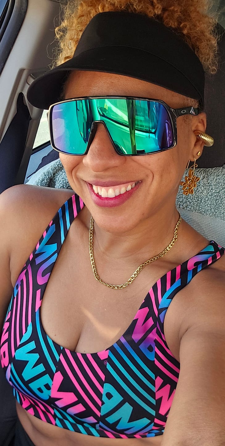 Customer photo review of Electric Feel Z-Lift Reversible Scoop Bra