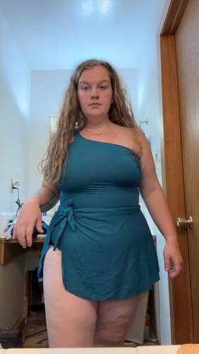 Customer photo review of Emoswim - One-Shoulder Badekleid für Damen Bauchweg Badeanzug mit Rock