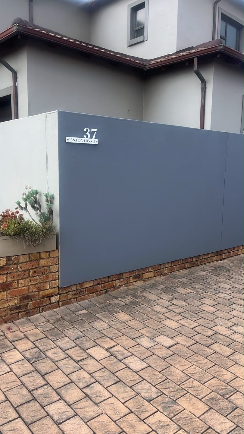 Customer photo review of The Modern Metal House Number