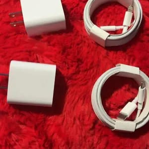 Customer photo review of Ricarica Veloce Kit Caricabatterie USB-C con Cavi Lightning