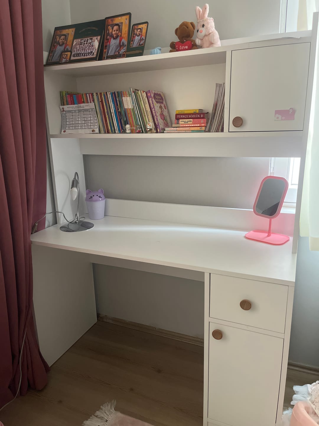 Customer photo review of Rani HA147 Kitaplıklı Raflı 2 Kapaklı 1 Çekmeceli Çalışma Ofis Bilgisayar Masası Beyaz