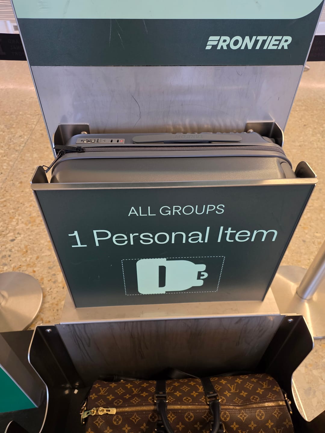 Customer photo review of Personal Item Suitcase 4.0 - 18 Inch