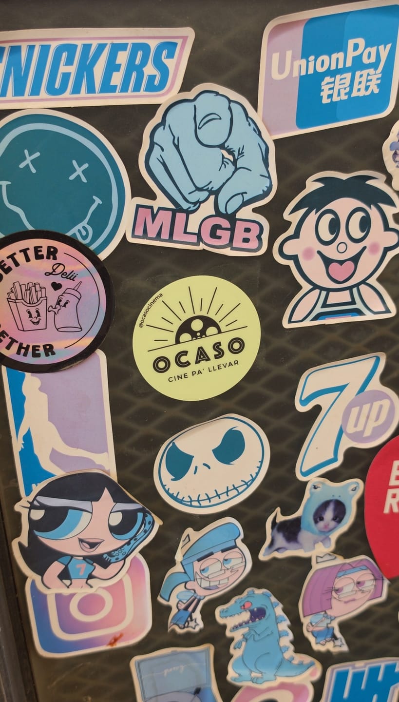Customer photo review of ¿Cuántos stickers quieres? Glow C