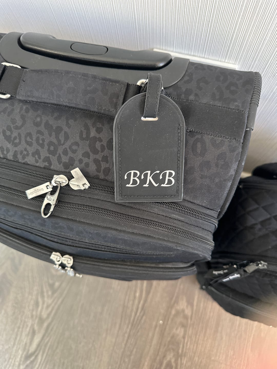 Customer photo review of GIFT Black Luggage Tag