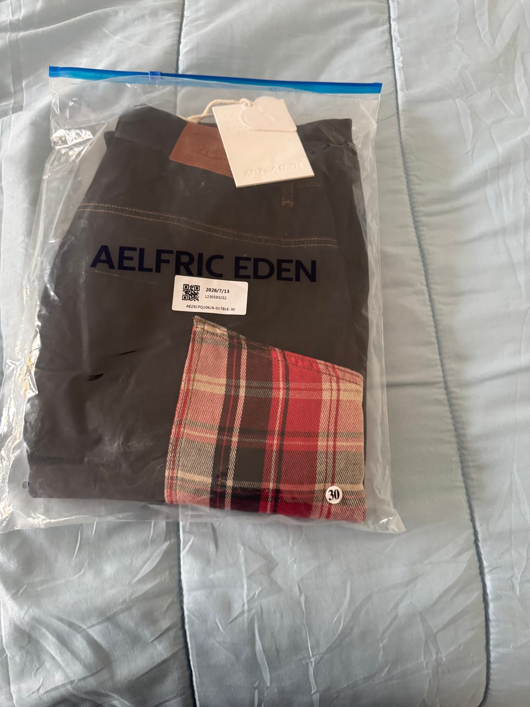 Customer photo review of Aelfric Eden BAGGY BARREL Jeans