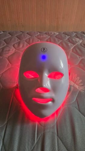 Customer photo review of Lifting facial beauty-Maschera Facciale e per il Collo con LED a 7 Colori Senza Fili, Dispositivo di Bellezza per Ringiovanimento e Rassodamento della Pelle