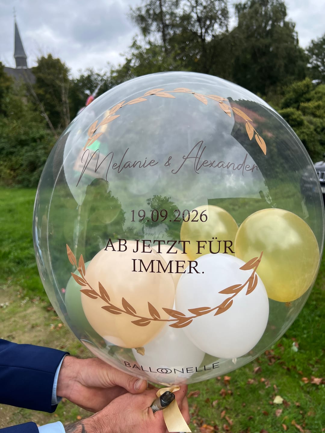 Customer photo review of Trachten Hochzeit Designer Ballon